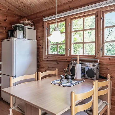 Stunning In Aakirkeby W/ 1 Bedrooms Casa de Férias