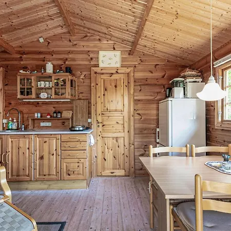 Casa de Férias Stunning In Aakirkeby W/ 1 Bedrooms